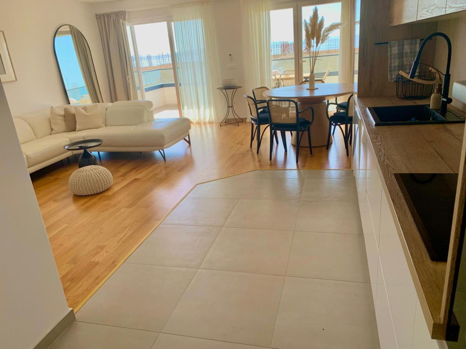 Aaa Seaview -