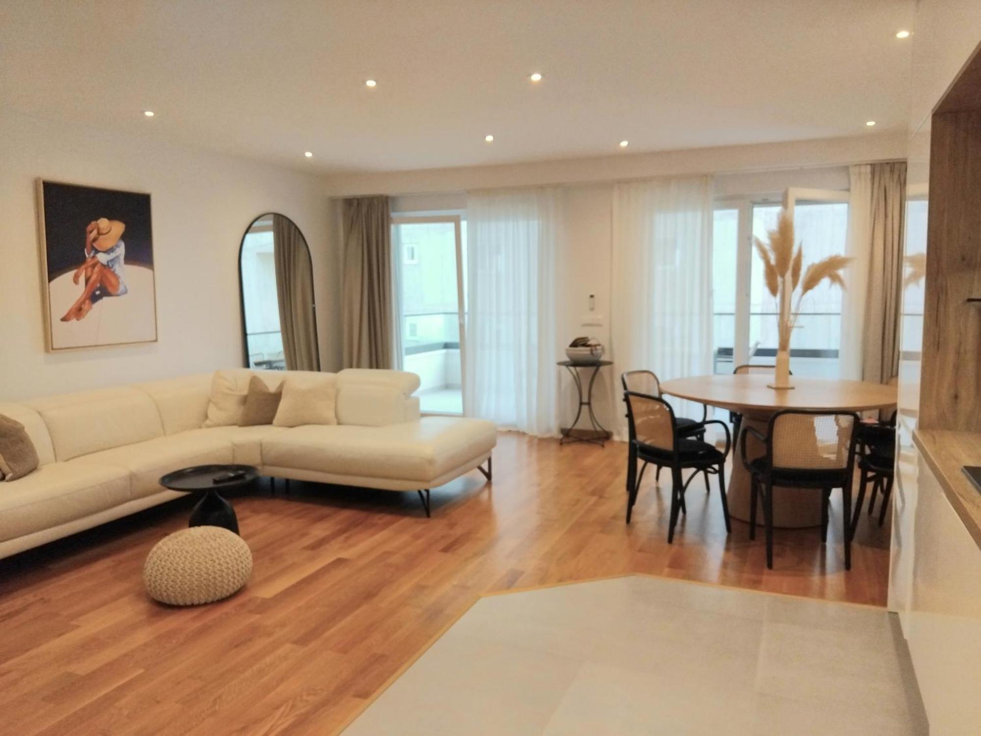 Aaa Seaview -